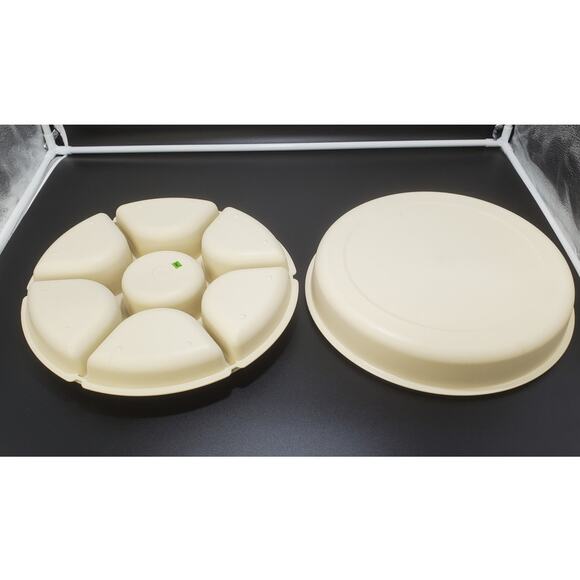 Vintage Tupperware Divided Relish Veggie Chip & Dip Serving Tray with Lid - Picture 2 of 6